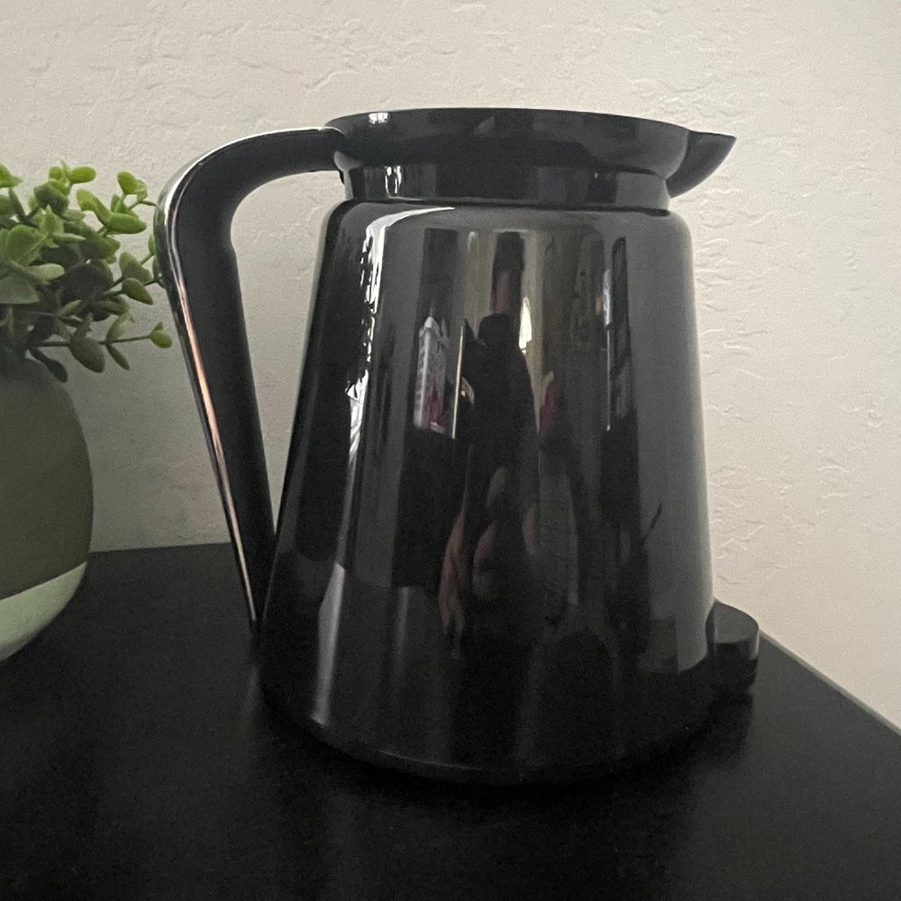 *SOLD* Keurig Black Double Walled Plastic Pot K-Carafe - Picture 2 of 4